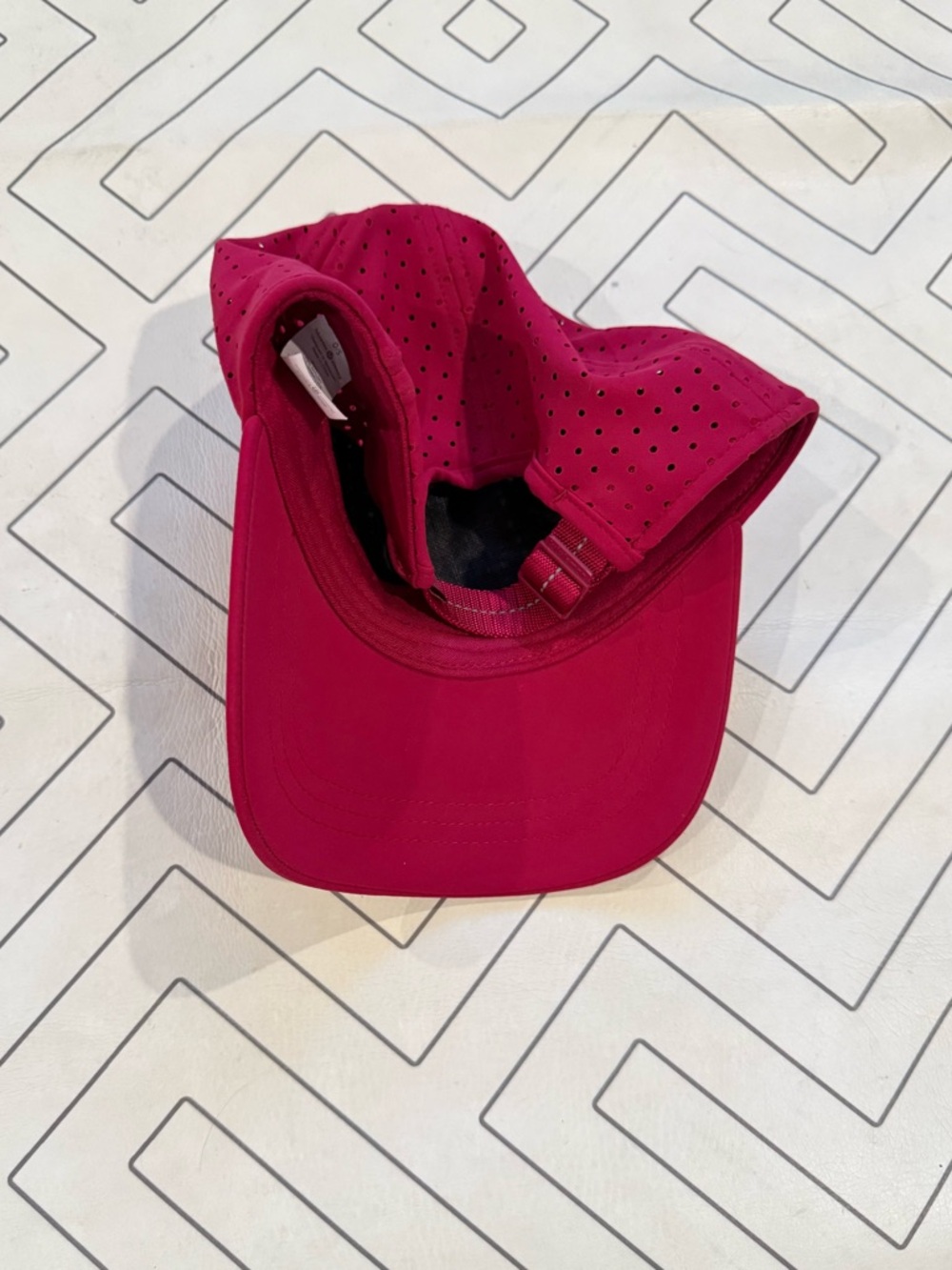 Lululemon Raspberry Reflector Hat - Picture 5 of 11